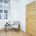 Very Central - Young - Modern