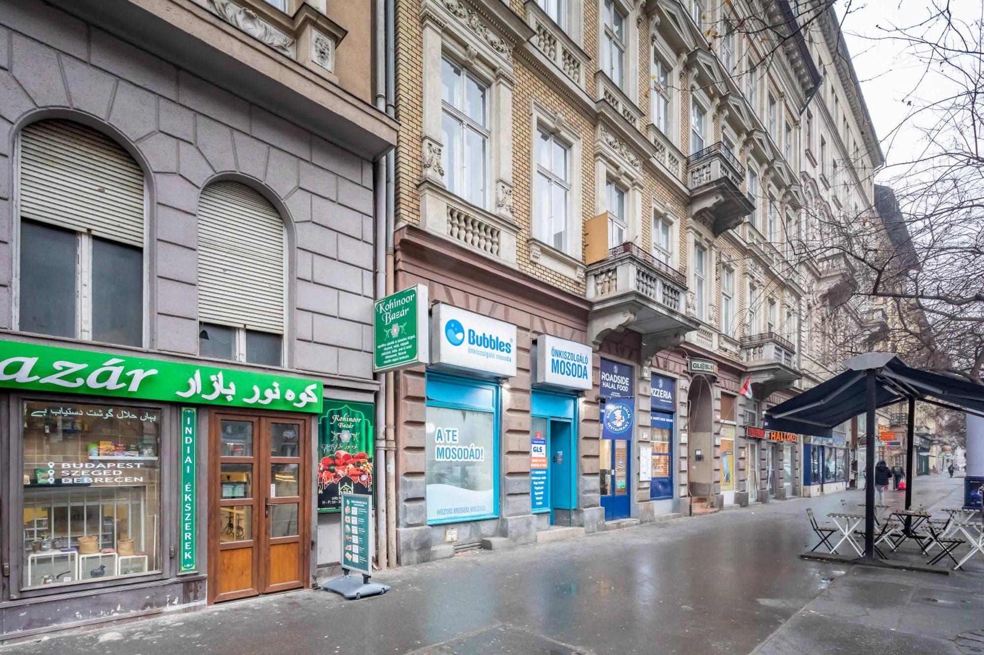 Very - Young - Modern Budapeszt